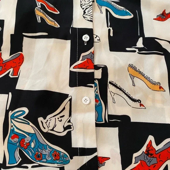 Graphic shoe Print Button-Up Blouse - Picture 5 of 8